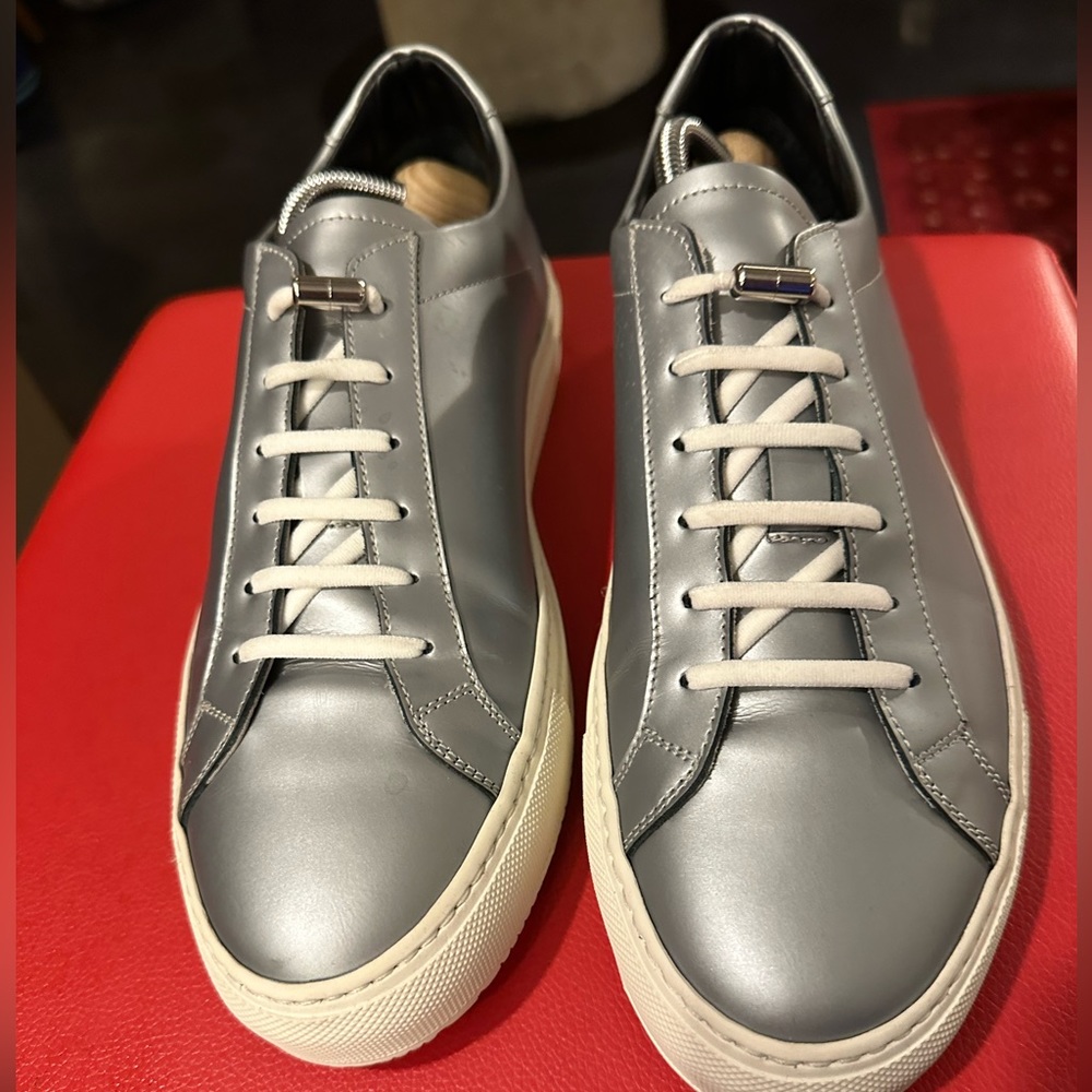Common Projects Silver Leather Sneakers. Size 41.